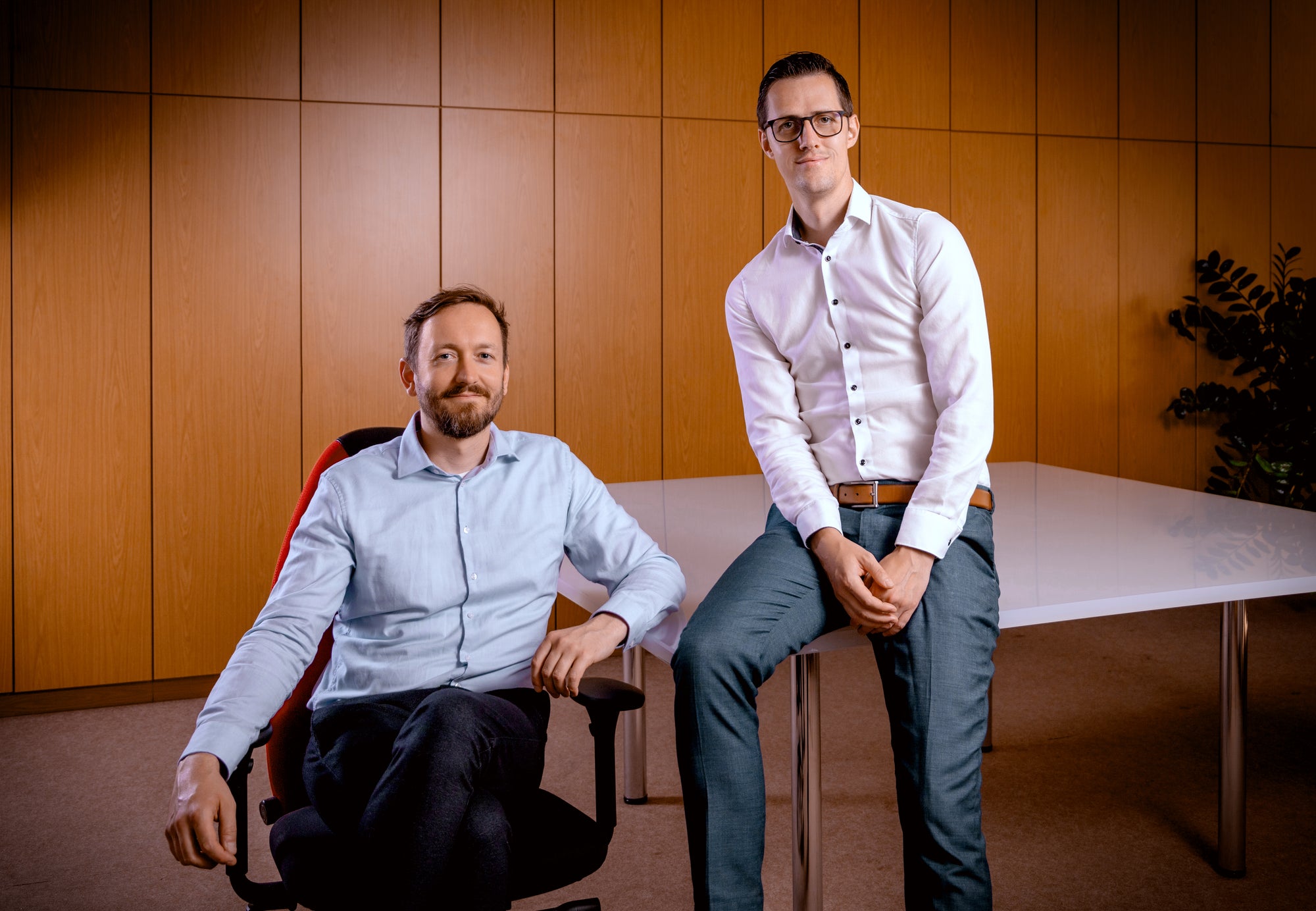 Georg Sauer und René Roch, Geschäftsführer der VGS Leuchttechnik GmbH und Numeo als eine Marke der VGS Leuchttechnik GmbH, im gemeinsamen Portrait.
