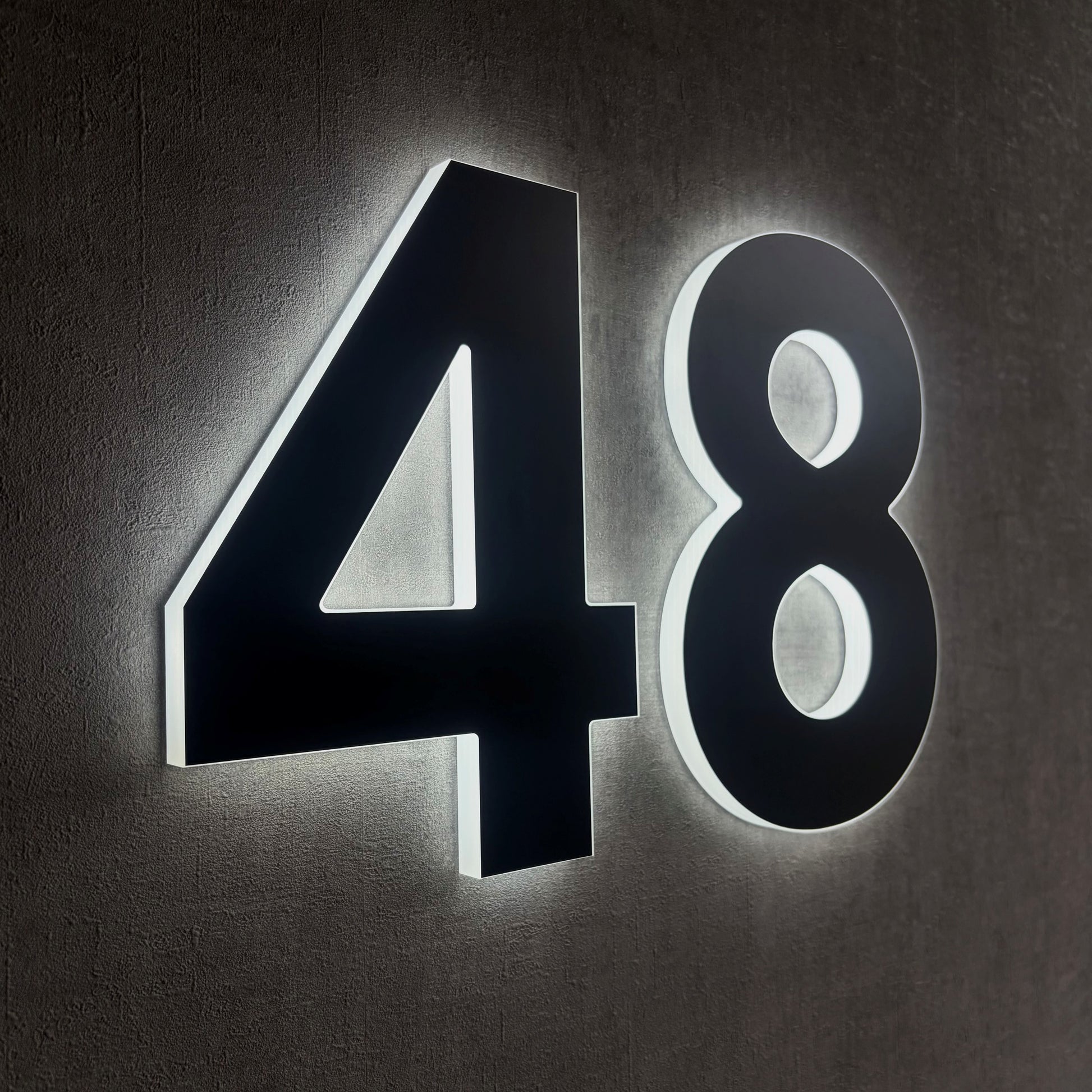 Beispiel-Hausnummer 48 der Kollektion Basel aus seitlicher Perspektive.