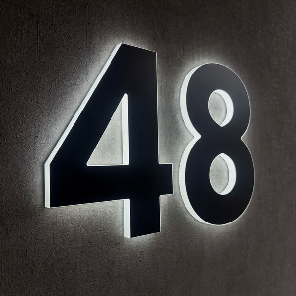 Beispiel-Hausnummer 48 der Kollektion Basel aus seitlicher Perspektive.