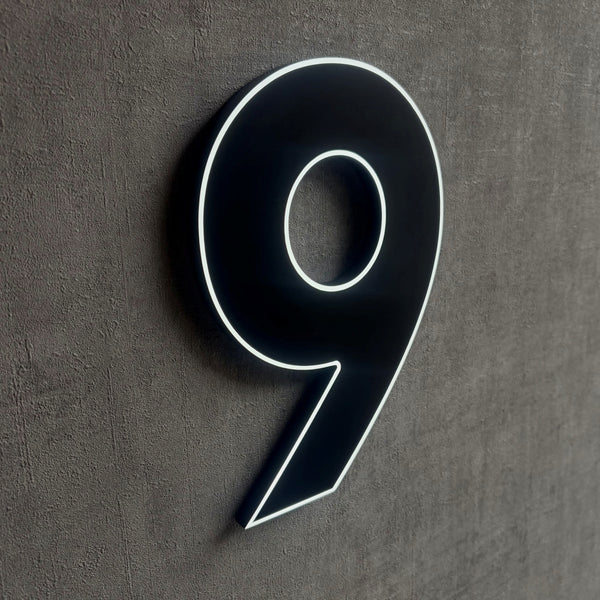Beispiel-Hausnummer 9 der Kollektion Lyon aus seitlicher Perspektive.