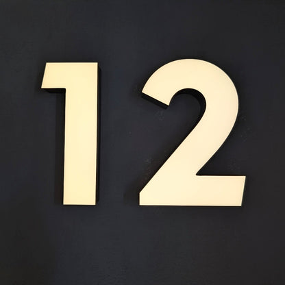 Beispiel-Hausnummer 12 der Kollektion Oslo aus frontaler Perspektive.