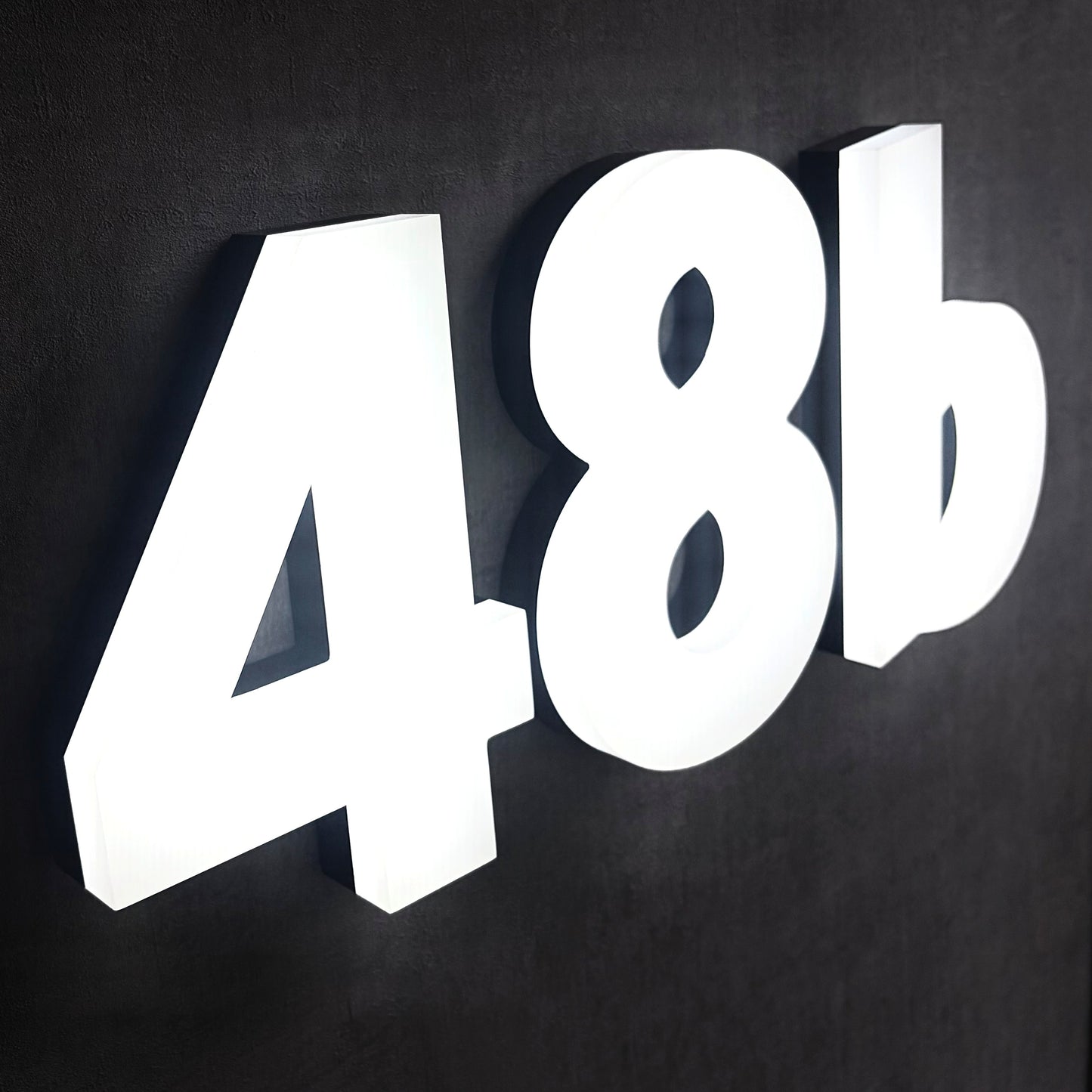 Beispiel der Kollektion Valencia mit der Hausnummer 48b aus seitlicher Perspektive.