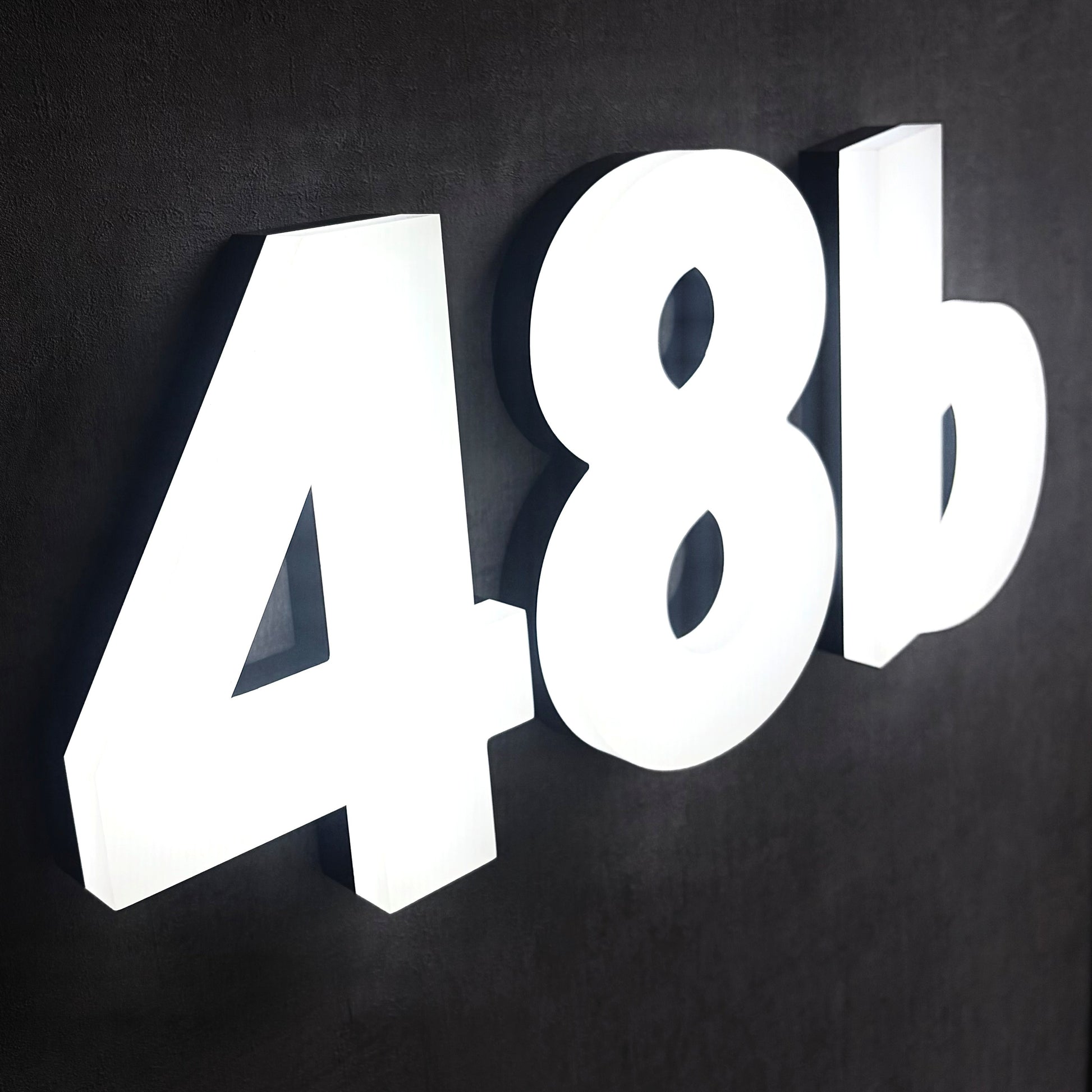 Beispiel der Kollektion Valencia mit der Hausnummer 48b aus seitlicher Perspektive.