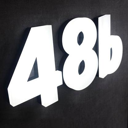 Beispiel der Kollektion Valencia mit der Hausnummer 48b aus seitlicher Perspektive.